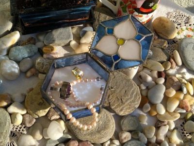 hexagon-stained-glass-jewelery-box-08