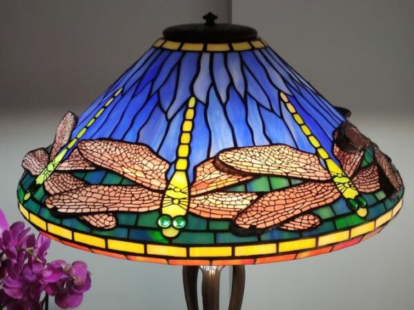 Dragonfly_Tiffany_Stained_Glass_Lamp_Blue-Purple_e6